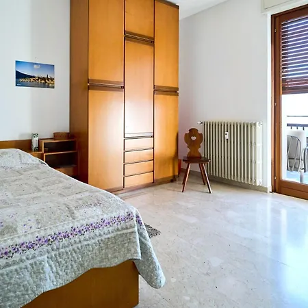 Aerie Esmeralda Apartment Como