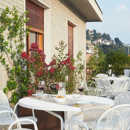 Aerie Esmeralda Como