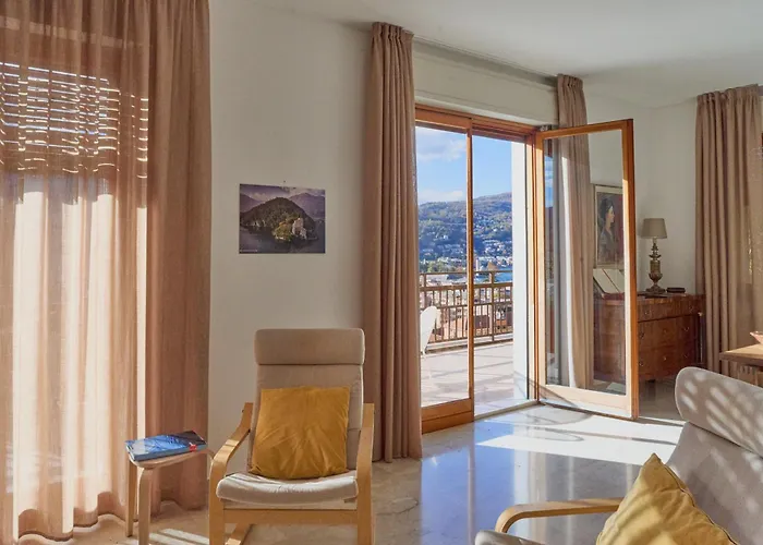 Aerie Esmeralda דירה