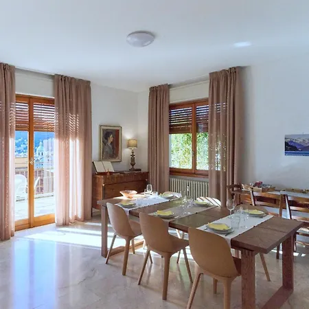 Aerie Esmeralda Como